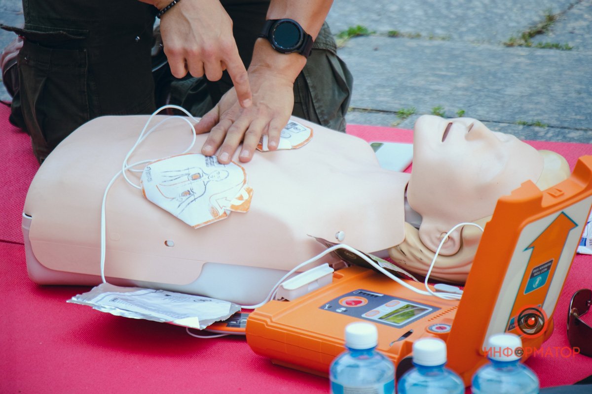 Также обучали работе на дефибрилляторах Также обучали работе на дефибрилляторах
