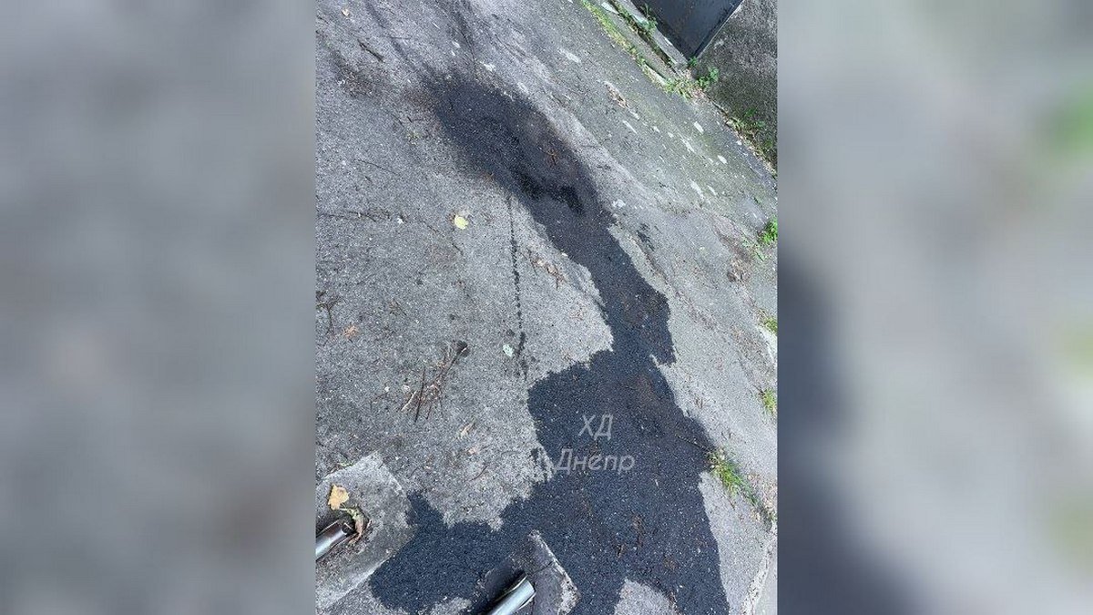 Из пробитого бензобака слили солярку Из пробитого бензобака слили солярку