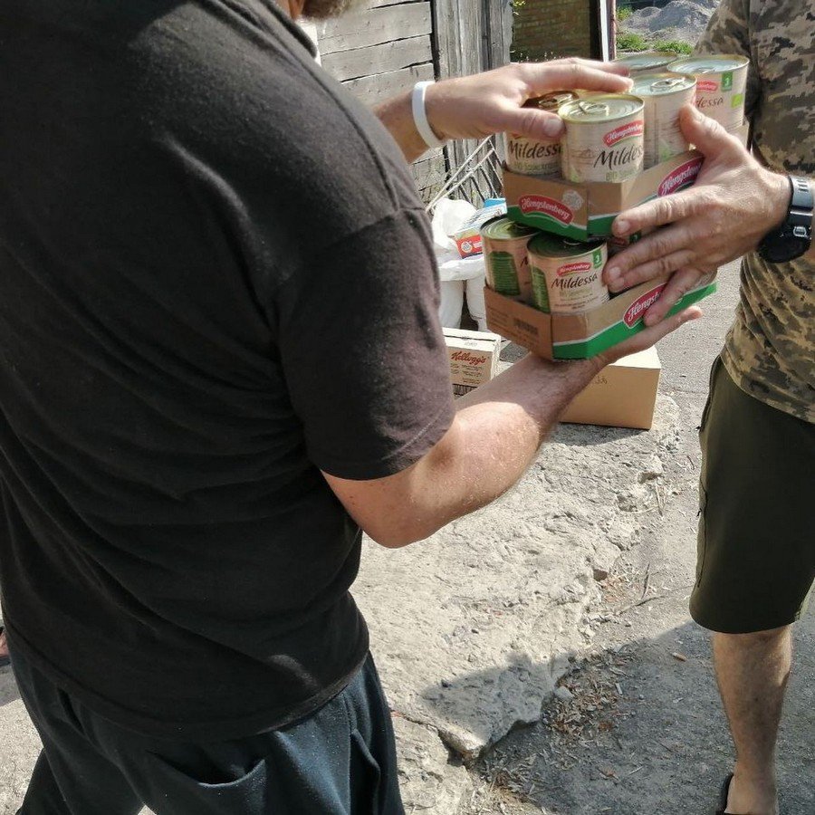 Автомобиль скорой помощи с портативным рентгеном, а также гуманитарка для военных и переселенцев: Днепр оказал очередную помощь 4