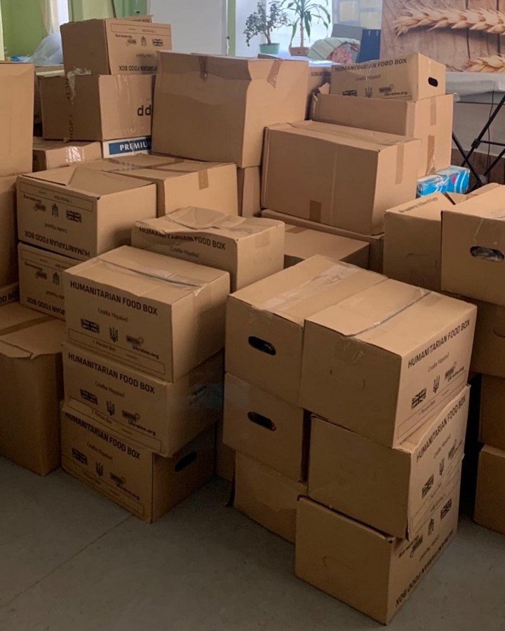 Автомобиль скорой помощи с портативным рентгеном, а также гуманитарка для военных и переселенцев: Днепр оказал очередную помощь 22