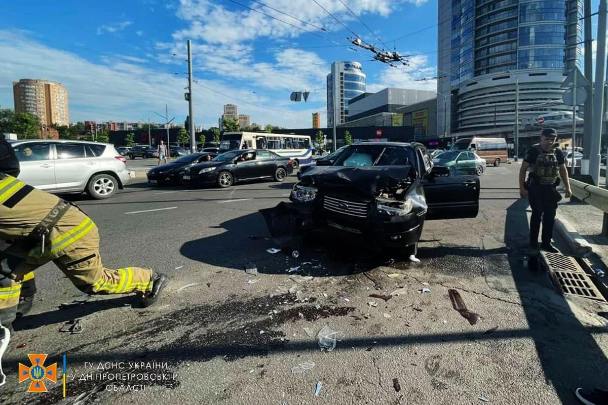 На улице Владимира Великого столкнулись Subaru и Citroen На улице Владимира Великого столкнулись Subaru и Citroen