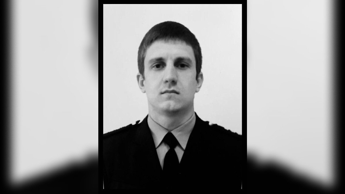 Помним и склоняем головы: в Днепре почтили память полицейского, который погиб на Запорожском шоссе при задержании