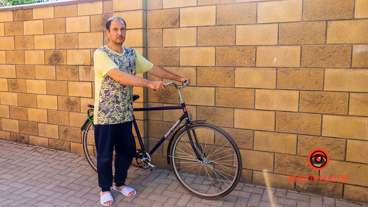 Мужчина преодолел 250 километров на велосипеде, чтобы эвакуироваться в Днепр из-под обстрелов