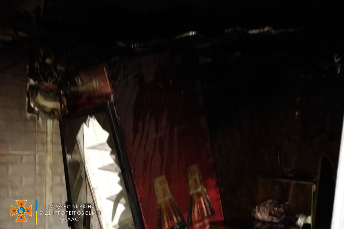 В Днепре на Соборной площади горел киоск с шаурмой 1
