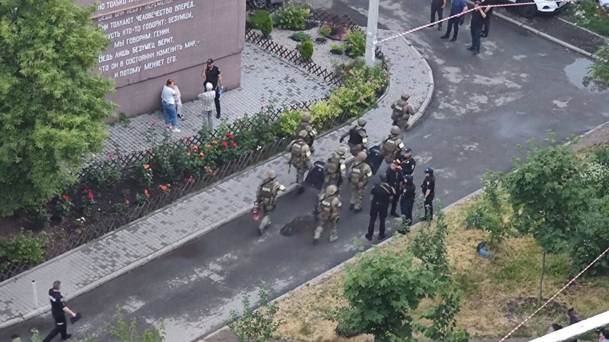 В Днепре на Тополе-3 мужчина выбросил из окна гранату: пострадал 11-летний мальчик 1