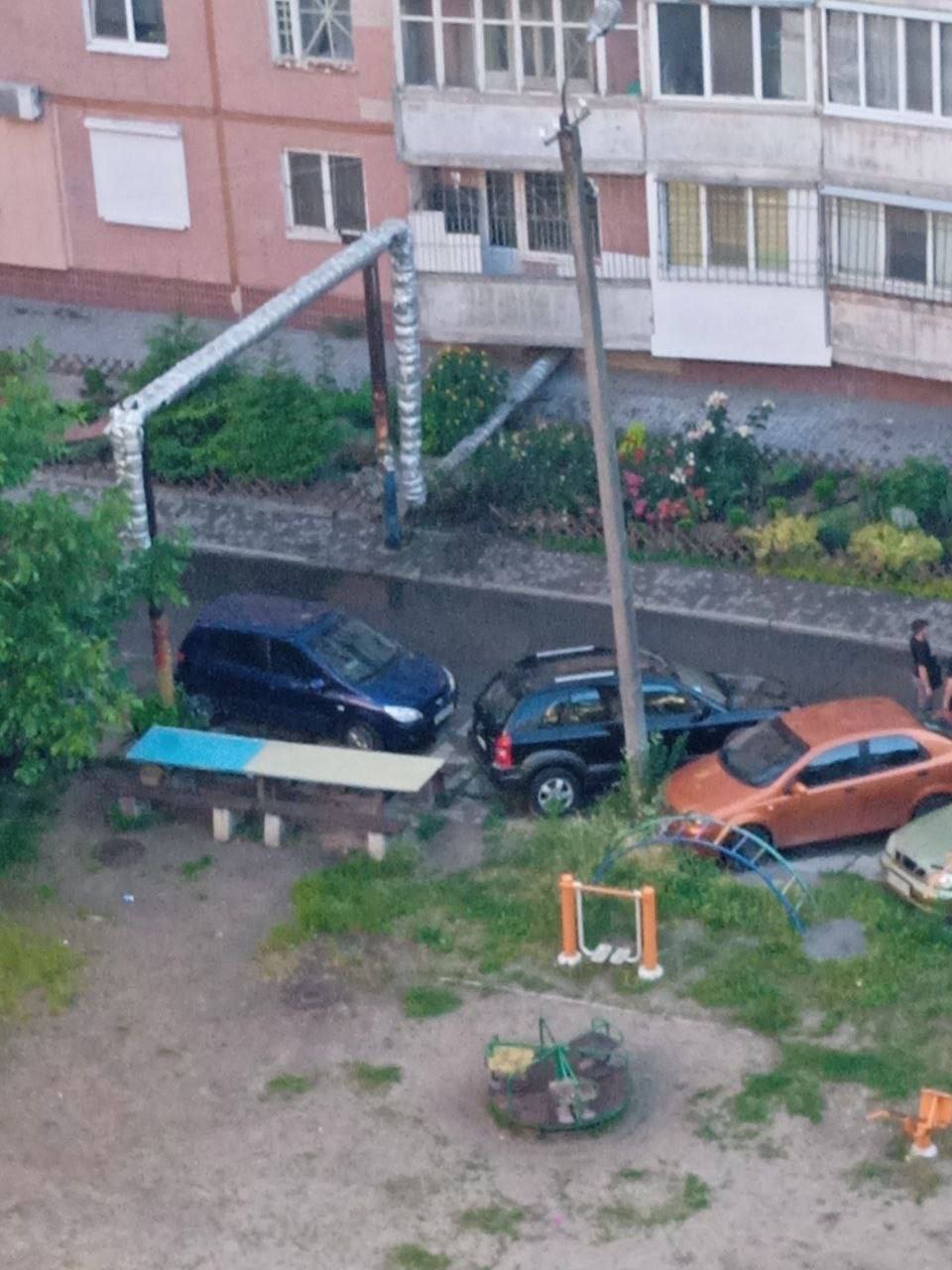 В Днепре на Тополе-3 мужчина выбросил из окна гранату: пострадал 11-летний мальчик 2