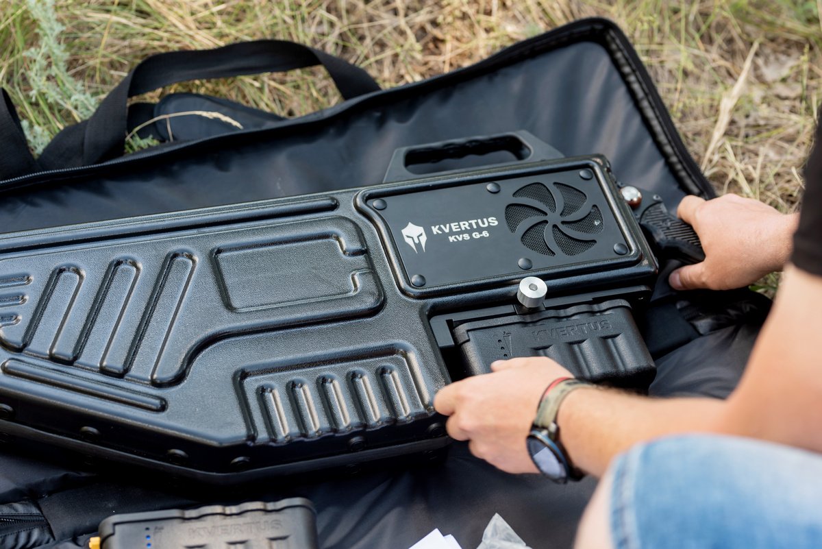 Фонд Виктора Пинчука передал военным 4 антидроновых ружья украинского производства 2