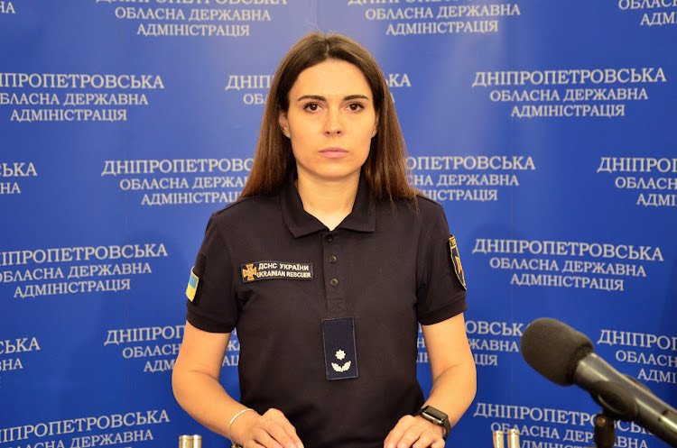 Из-за вражеских обстрелов в Апостолово пострадали два человека: подробности от спасателей 1