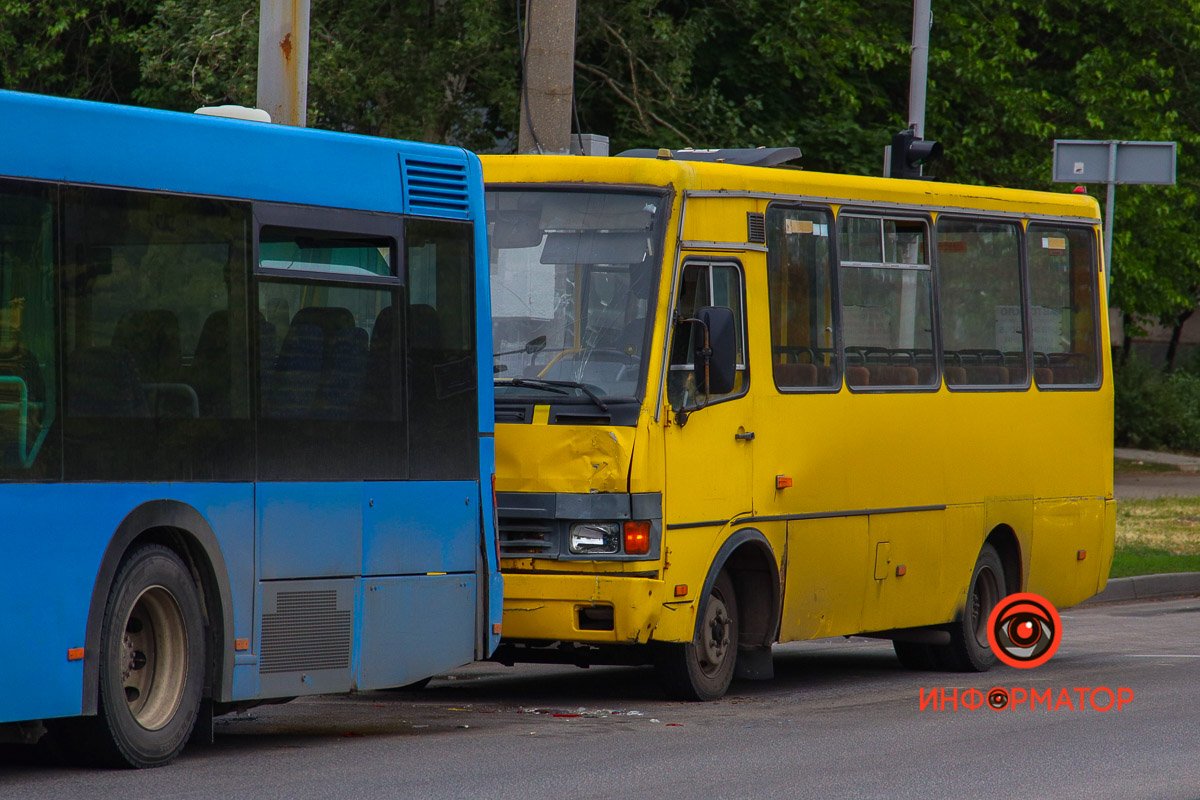 На Набережной Победы столкнулись два автобуса На Набережной Победы столкнулись два автобуса