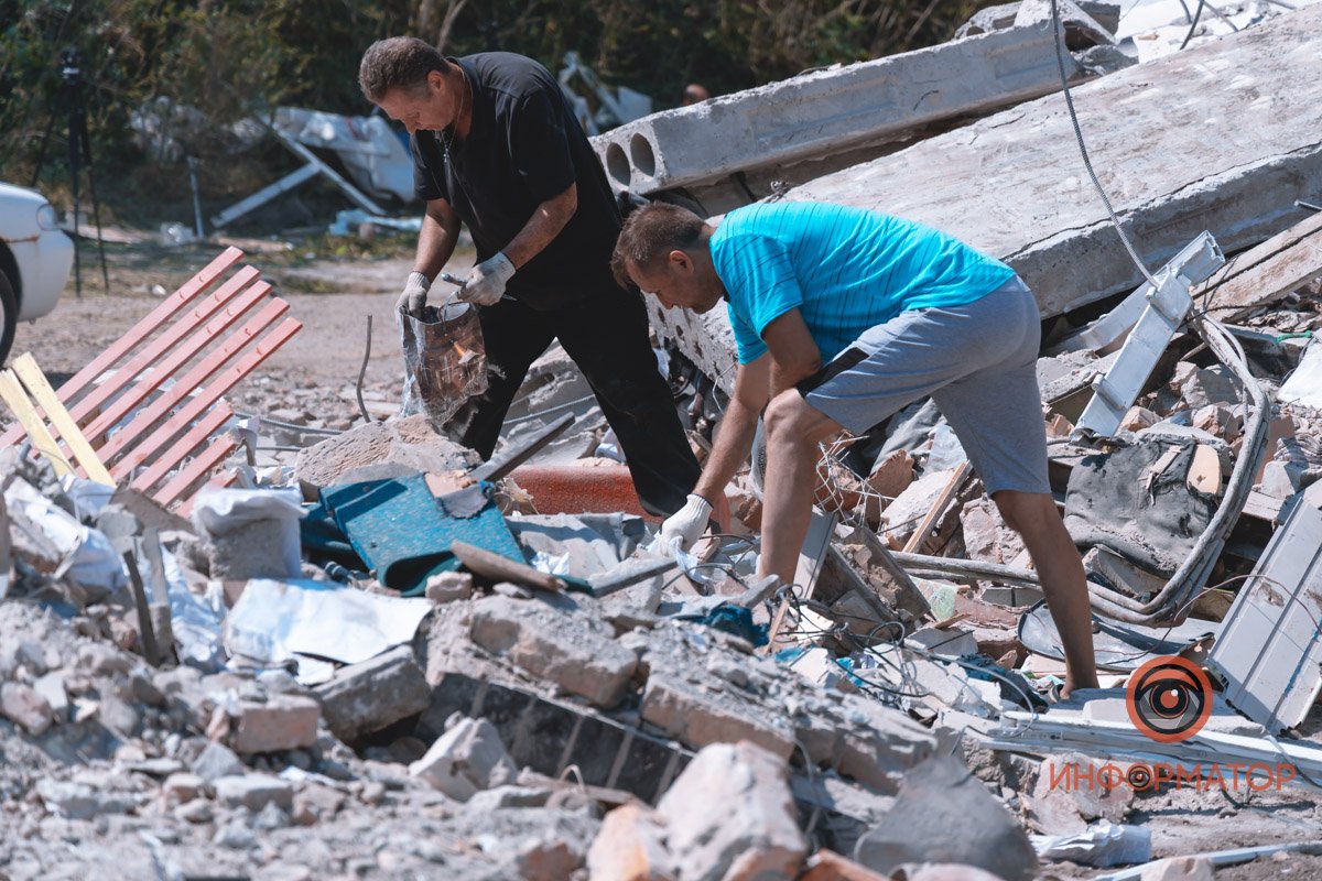 "Русский мир" наглядно: как выглядят последствия ракетного удара по АТП в Днепре 2