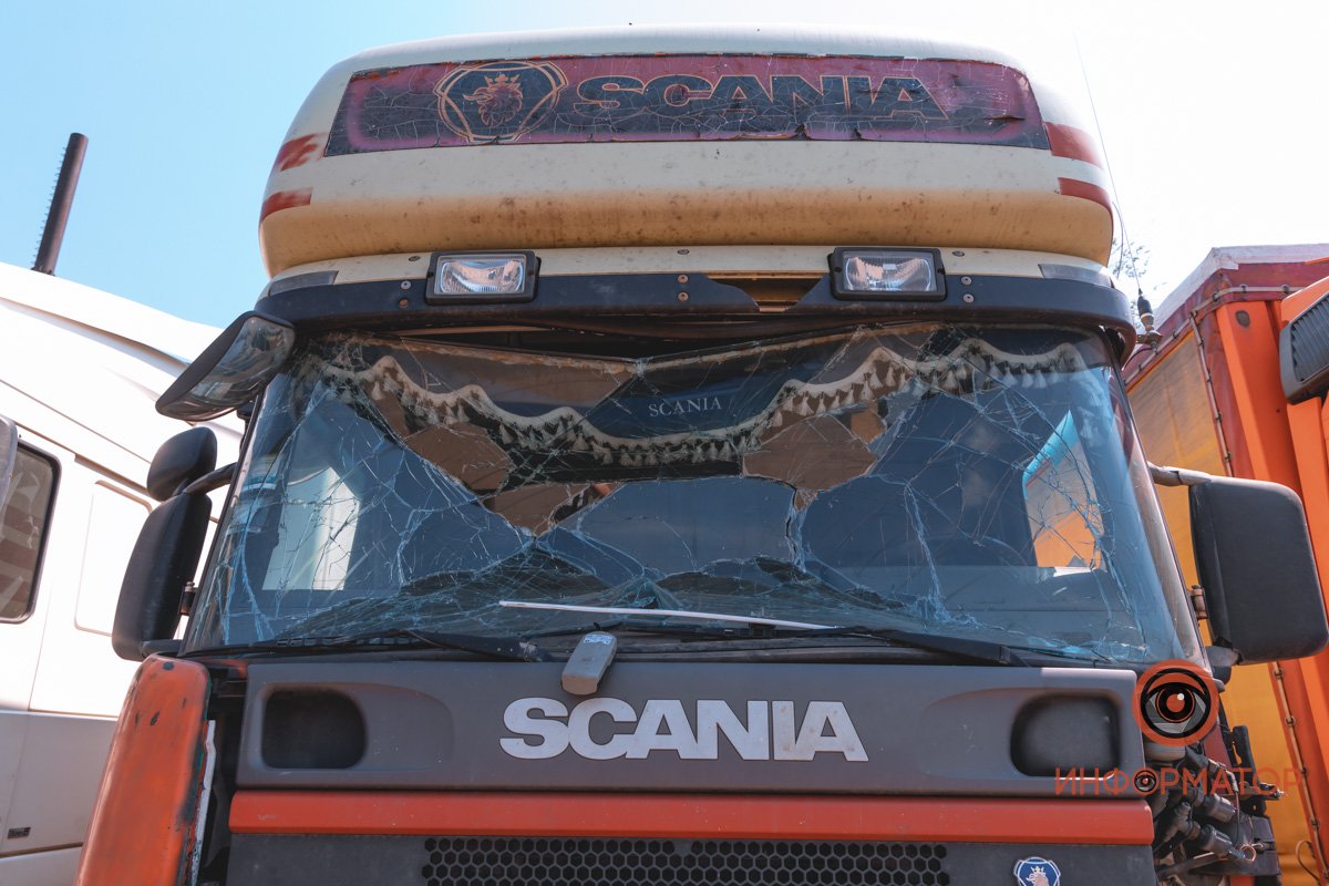 "Русский мир" наглядно: как выглядят последствия ракетного удара по АТП в Днепре 6