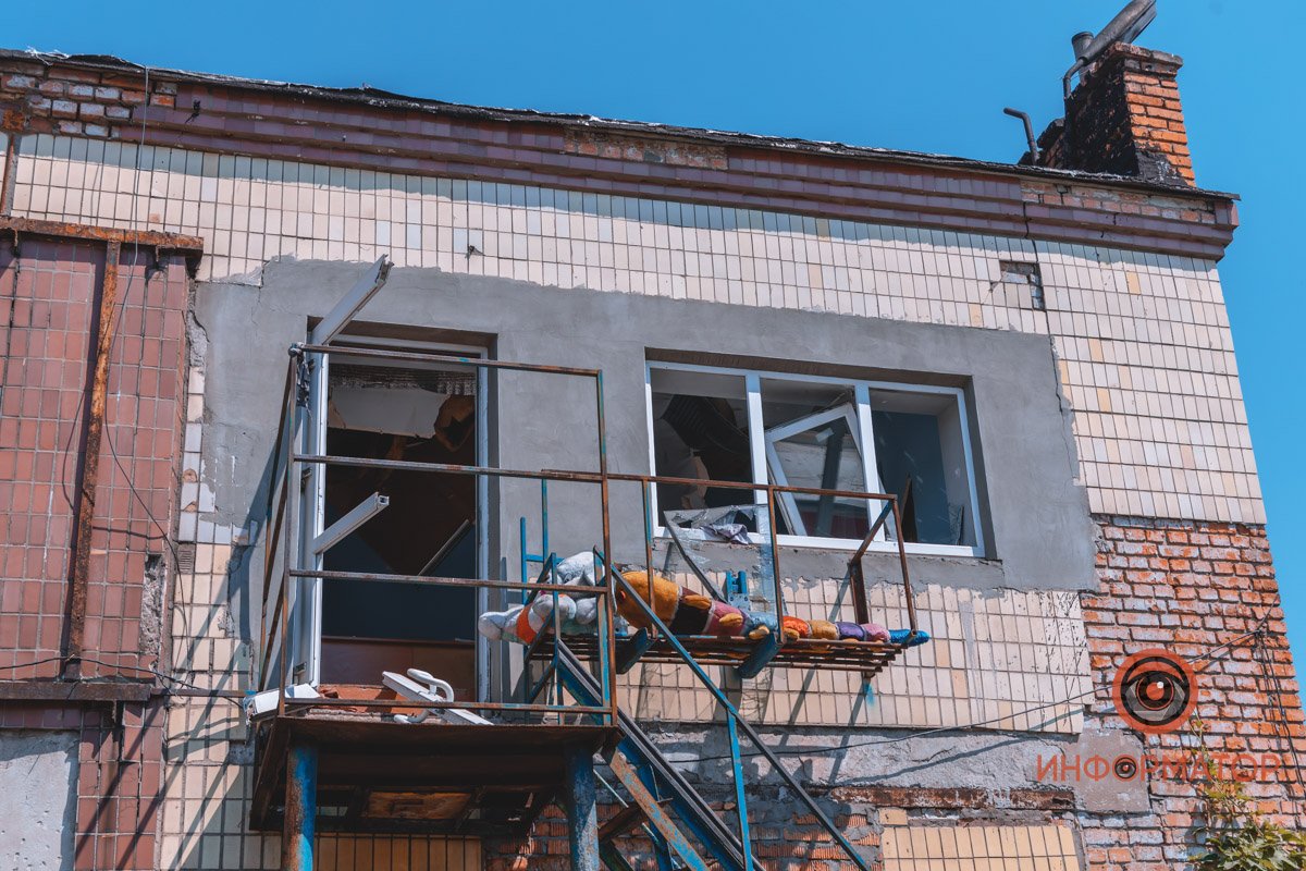 "Русский мир" наглядно: как выглядят последствия ракетного удара по АТП в Днепре 7