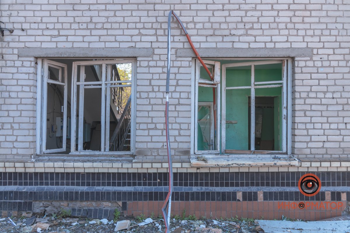 "Русский мир" наглядно: как выглядят последствия ракетного удара по АТП в Днепре 10