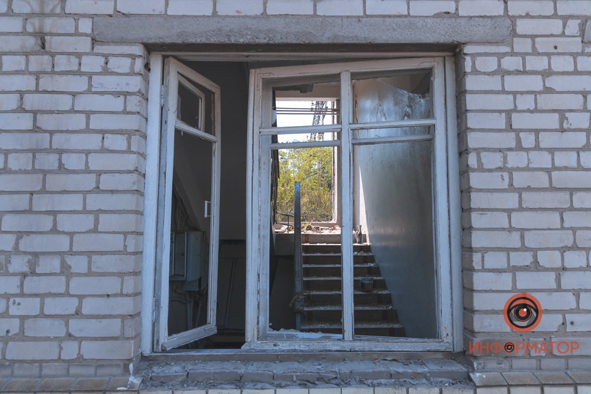 "Русский мир" наглядно: как выглядят последствия ракетного удара по АТП в Днепре 11