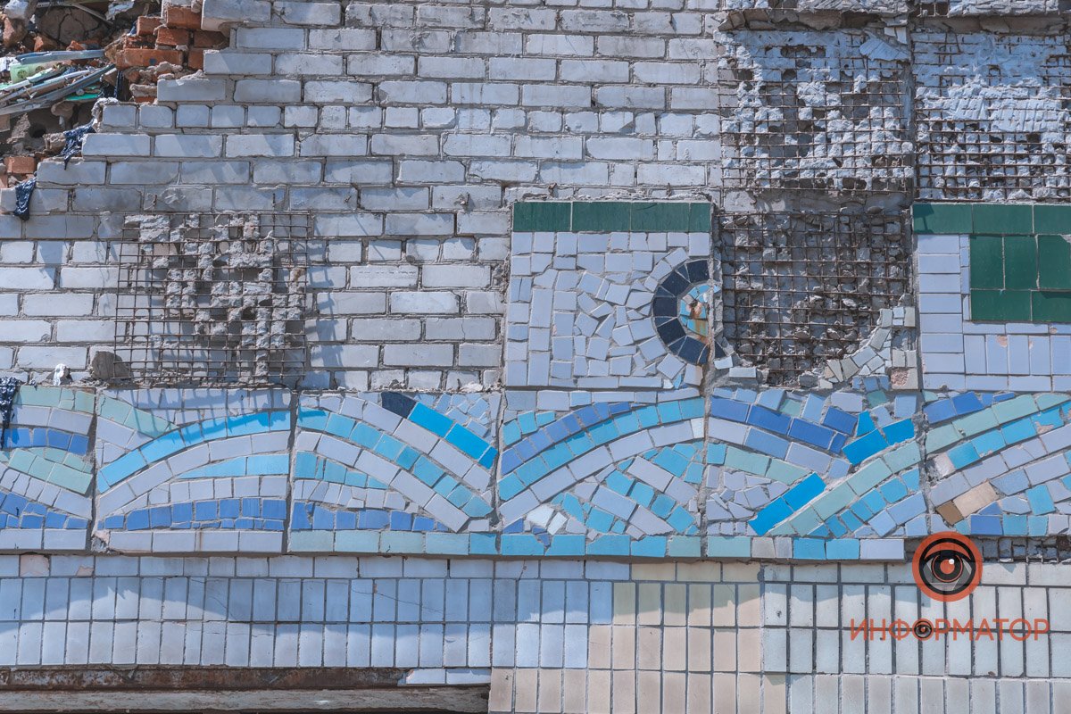 "Русский мир" наглядно: как выглядят последствия ракетного удара по АТП в Днепре 17