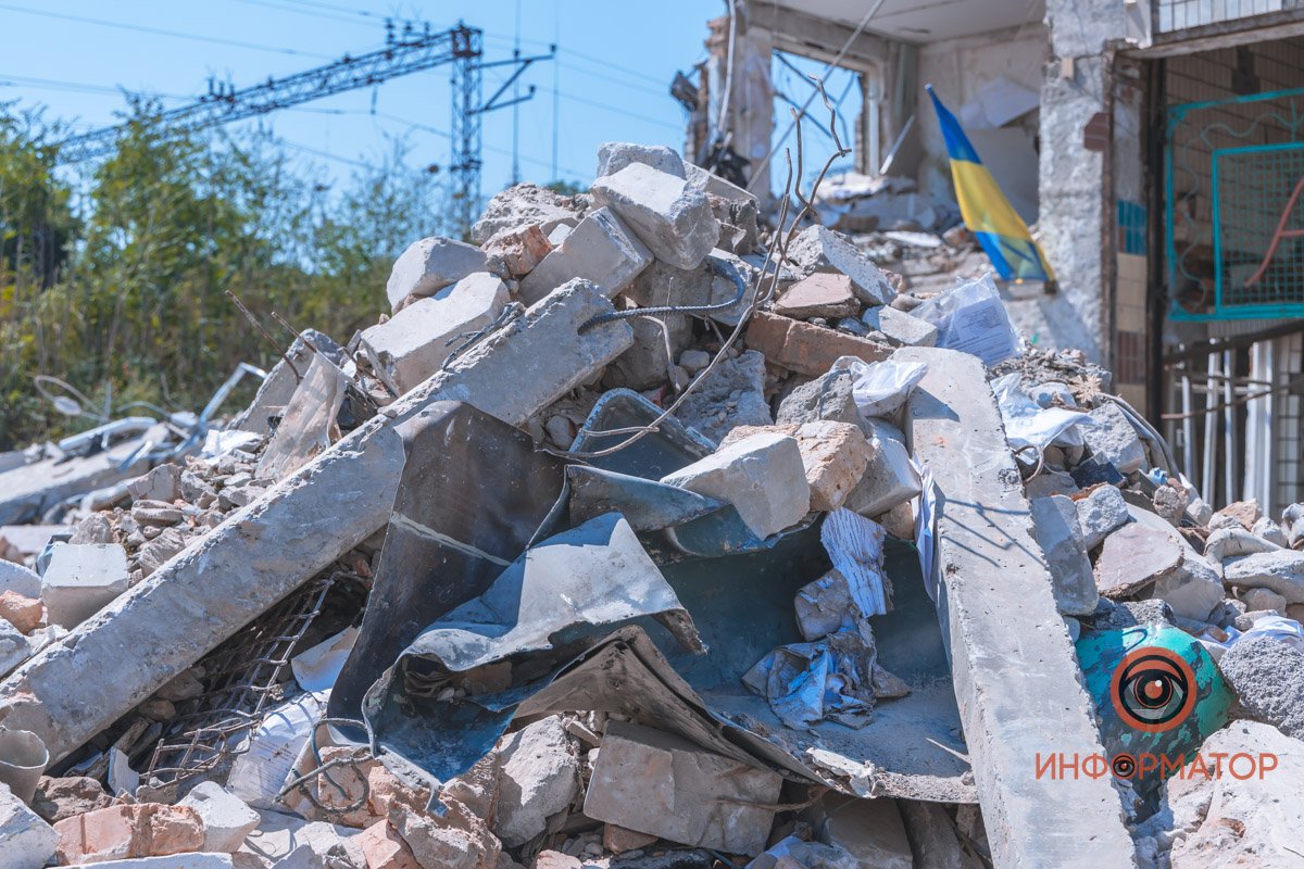 "Русский мир" наглядно: как выглядят последствия ракетного удара по АТП в Днепре 18