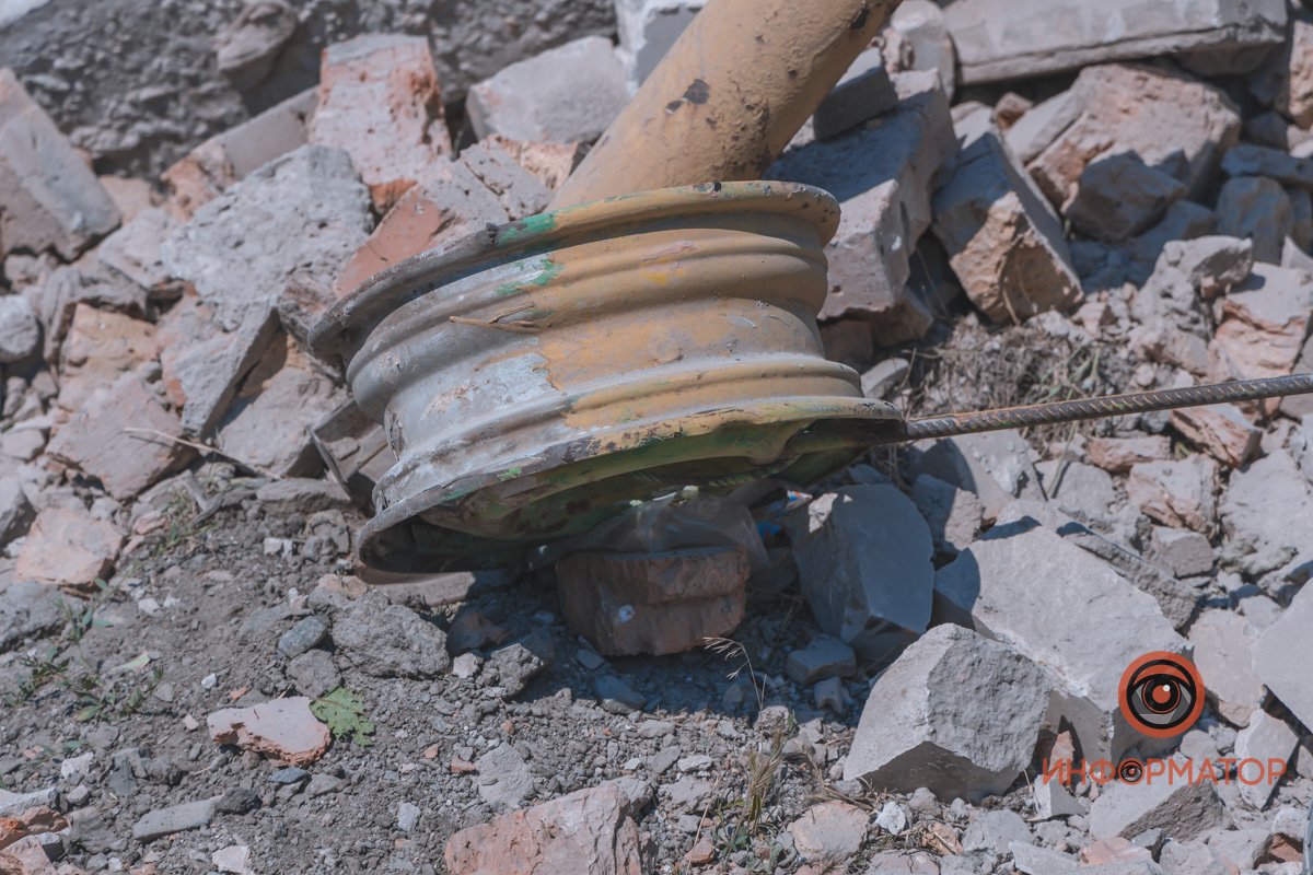 "Русский мир" наглядно: как выглядят последствия ракетного удара по АТП в Днепре 19