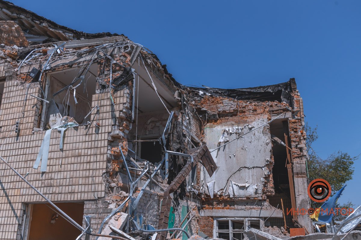 "Русский мир" наглядно: как выглядят последствия ракетного удара по АТП в Днепре 20