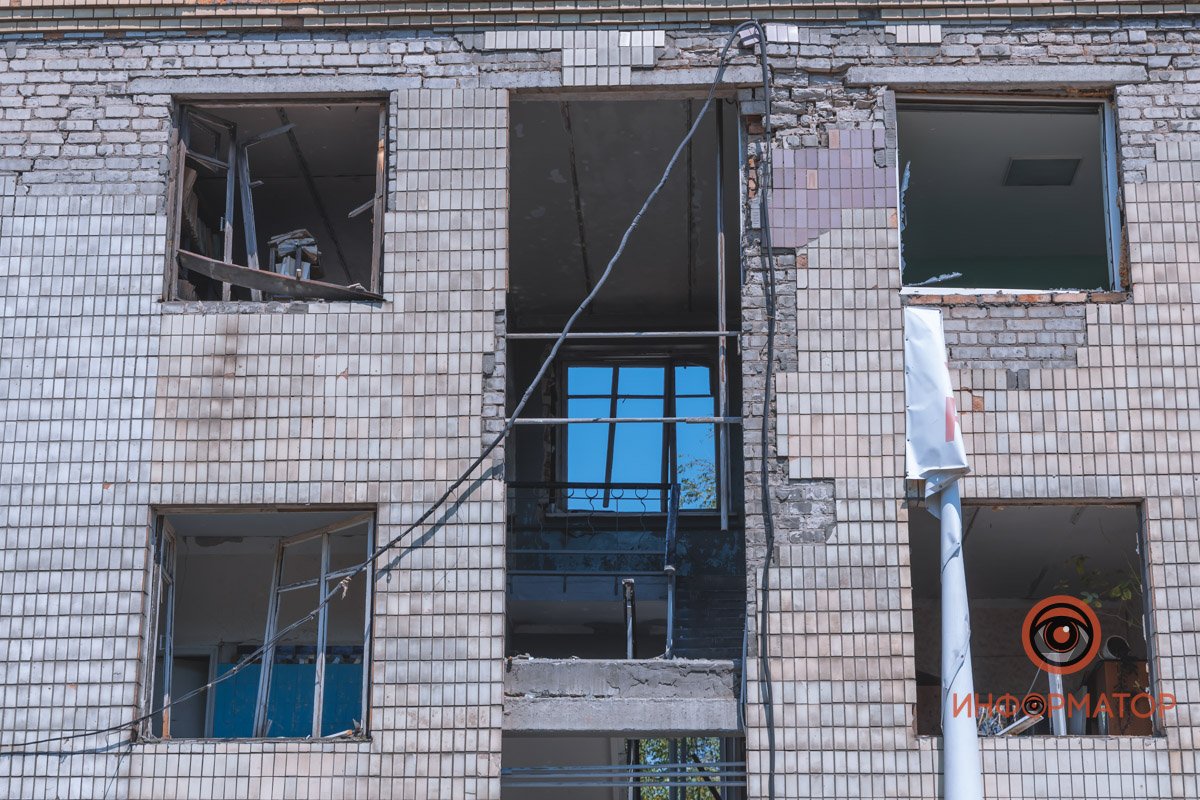 "Русский мир" наглядно: как выглядят последствия ракетного удара по АТП в Днепре 21