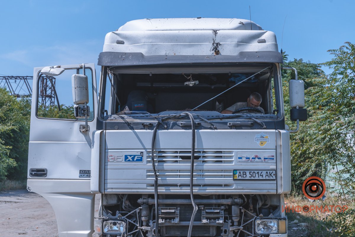 "Русский мир" наглядно: как выглядят последствия ракетного удара по АТП в Днепре 22