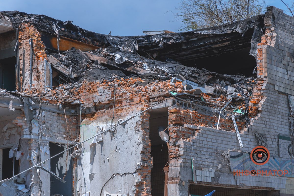 "Русский мир" наглядно: как выглядят последствия ракетного удара по АТП в Днепре 27