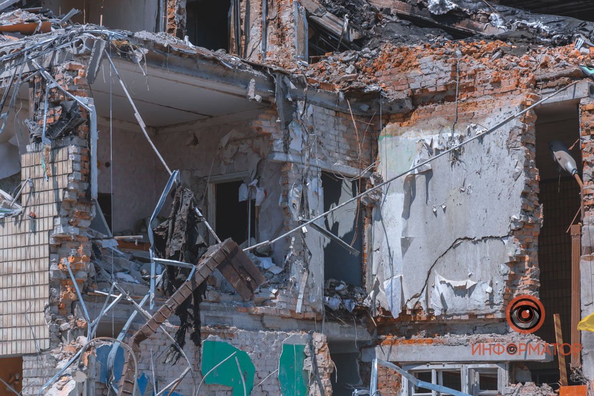 "Русский мир" наглядно: как выглядят последствия ракетного удара по АТП в Днепре 28