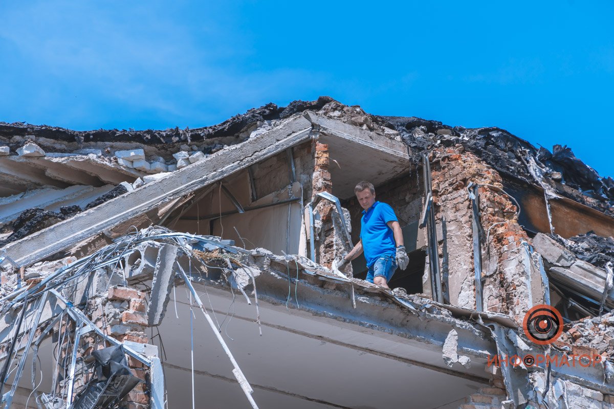 "Русский мир" наглядно: как выглядят последствия ракетного удара по АТП в Днепре 29