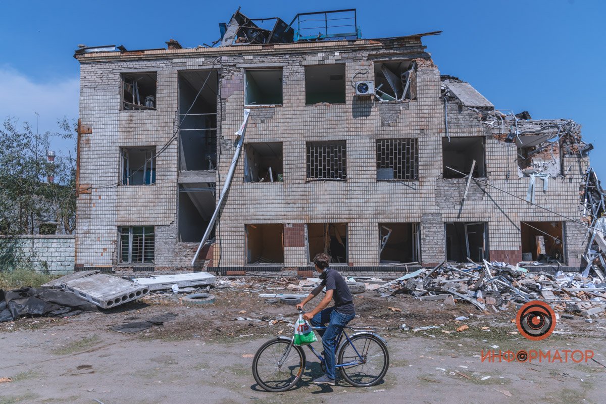 "Русский мир" наглядно: как выглядят последствия ракетного удара по АТП в Днепре 30