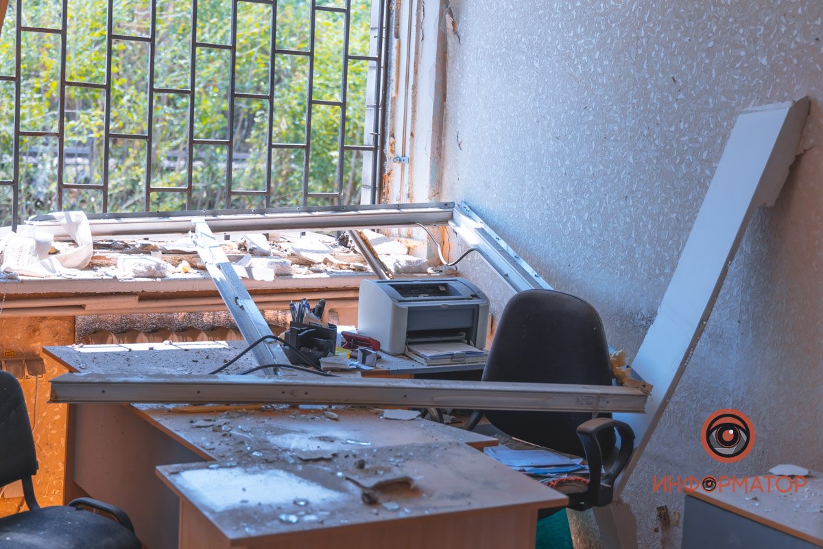 "Русский мир" наглядно: как выглядят последствия ракетного удара по АТП в Днепре 31