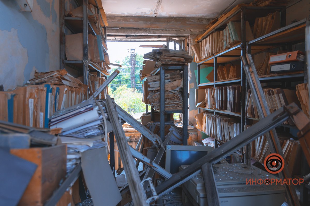 "Русский мир" наглядно: как выглядят последствия ракетного удара по АТП в Днепре 35