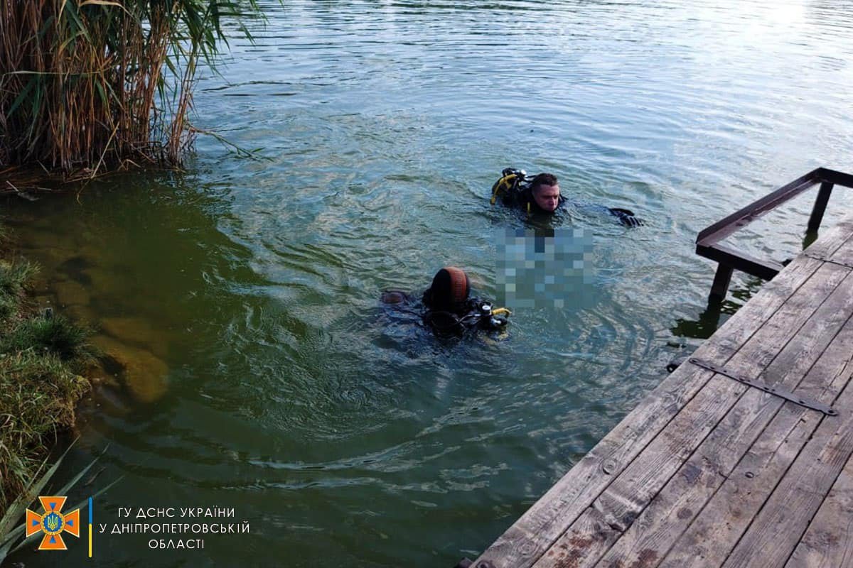 В Днепропетровской области спасатели трижды приезжали на вызовы и искали погибших на водоемах В Днепропетровской области спасатели трижды приезжали на вызовы и искали погибших на водоемах