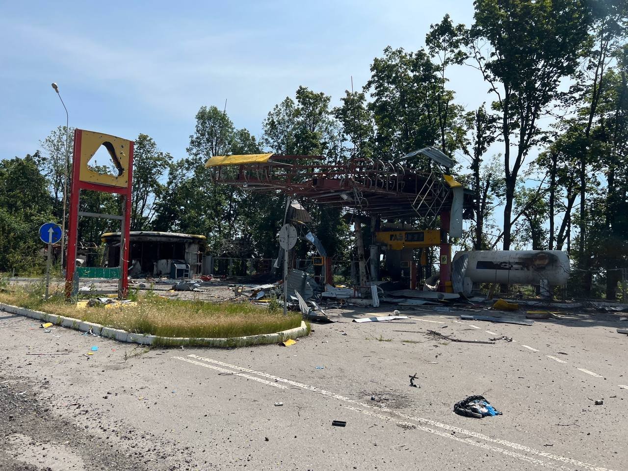 Мэр Каменского Андрей Белоусов приехал на границу с Харьковом и помог военным с родного города 3