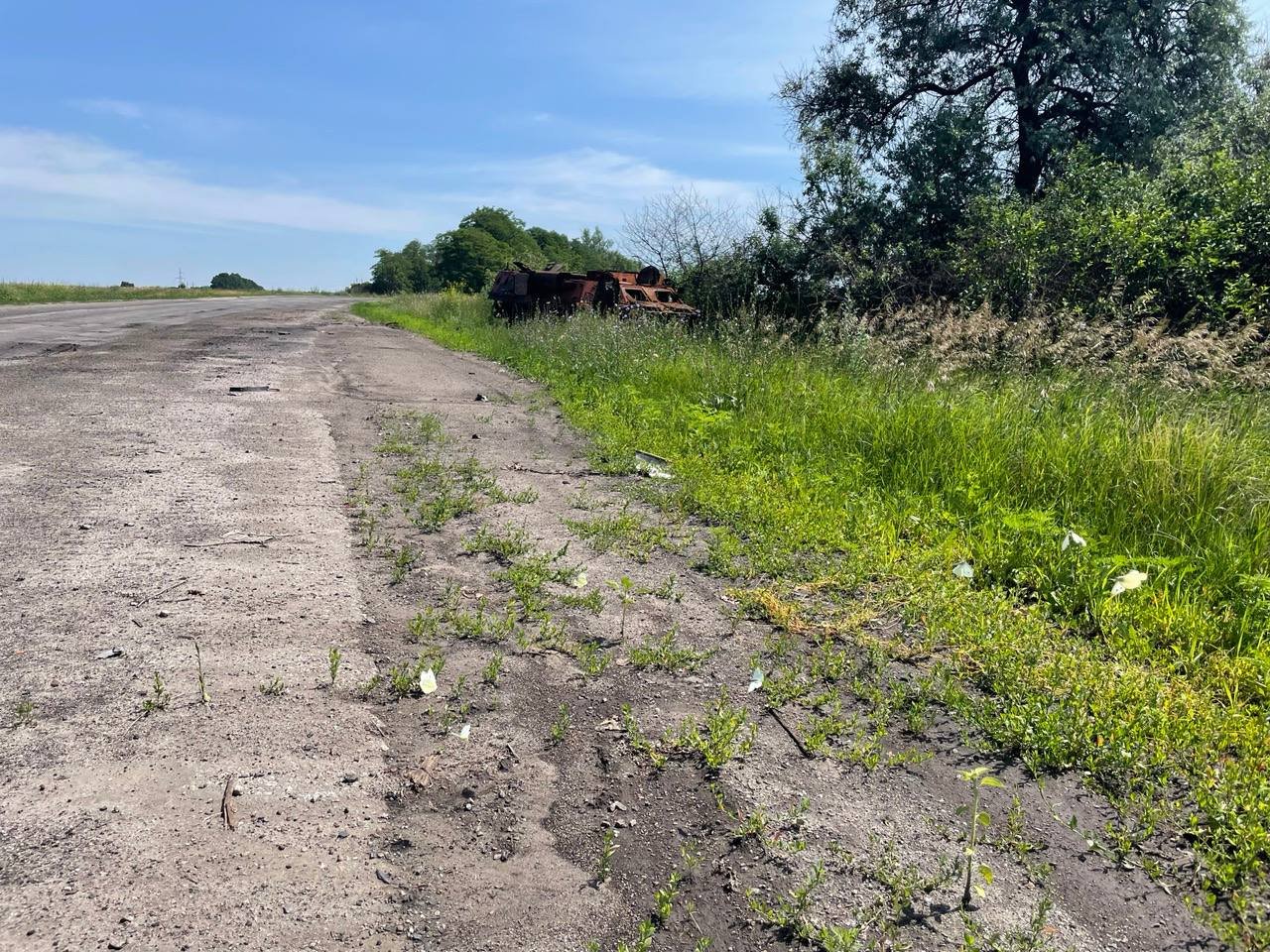 Мэр Каменского Андрей Белоусов приехал на границу с Харьковом и помог военным с родного города 4