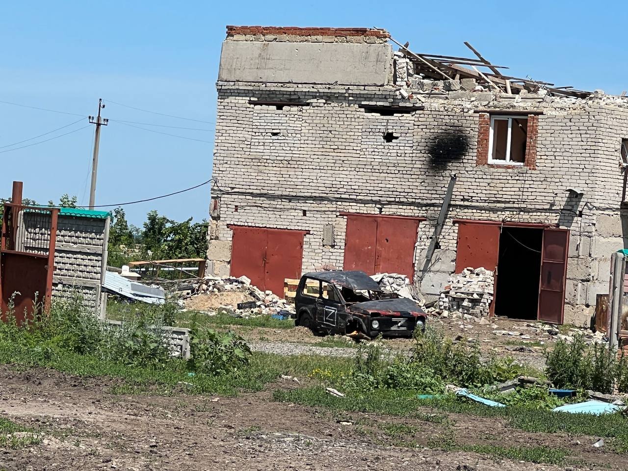 Мэр Каменского Андрей Белоусов приехал на границу с Харьковом и помог военным с родного города 5