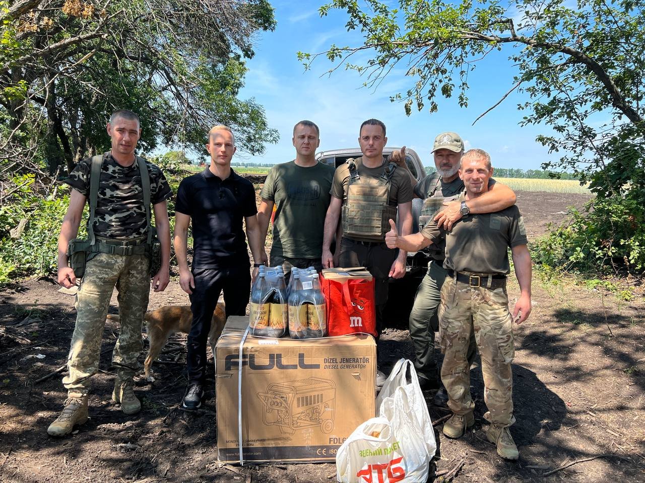 Мэр Каменского Андрей Белоусов приехал на границу с Харьковом и помог военным с родного города 7