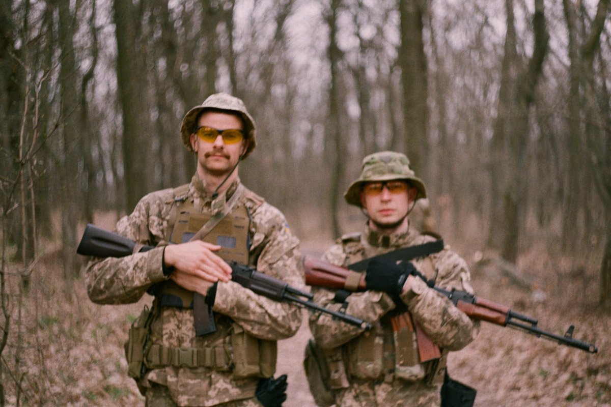 Война сквозь объектив: Защитник из Днепра поделился фотографиями с фронта, сделанными на пленку 5