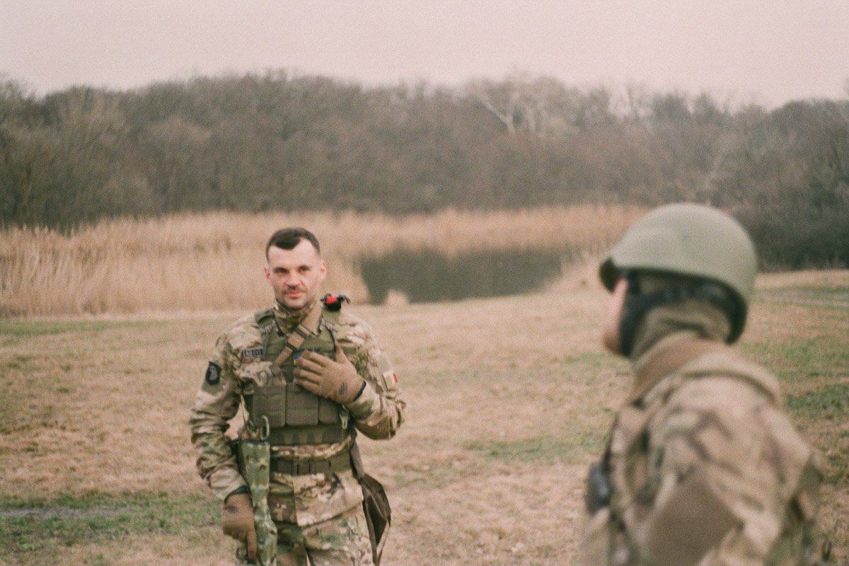 Война сквозь объектив: Защитник из Днепра поделился фотографиями с фронта, сделанными на пленку 6