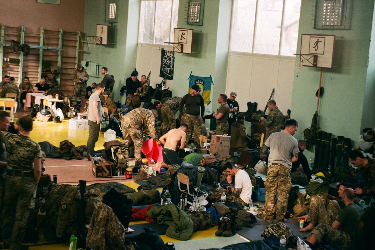 Война сквозь объектив: Защитник из Днепра поделился фотографиями с фронта, сделанными на пленку 9