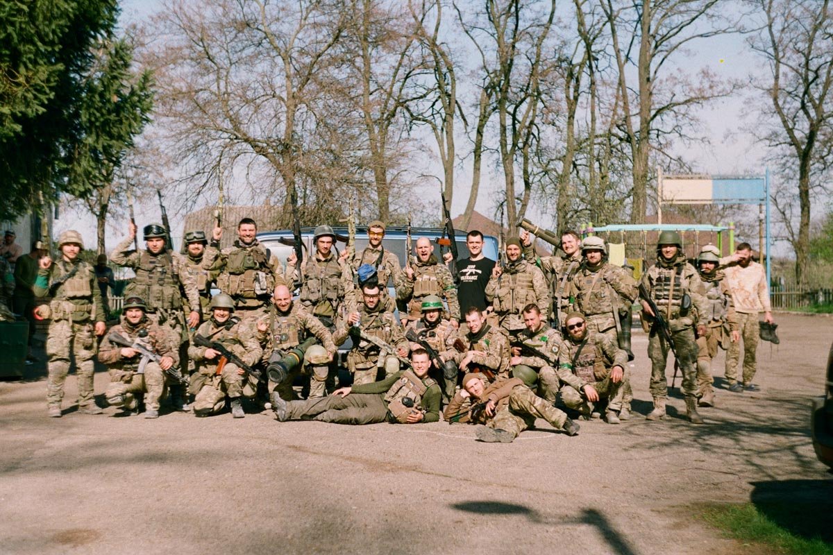 Война сквозь объектив: Защитник из Днепра поделился фотографиями с фронта, сделанными на пленку 11