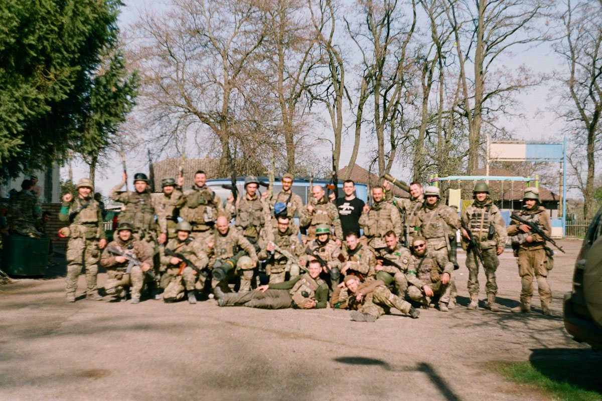 Война сквозь объектив: Защитник из Днепра поделился фотографиями с фронта, сделанными на пленку 12