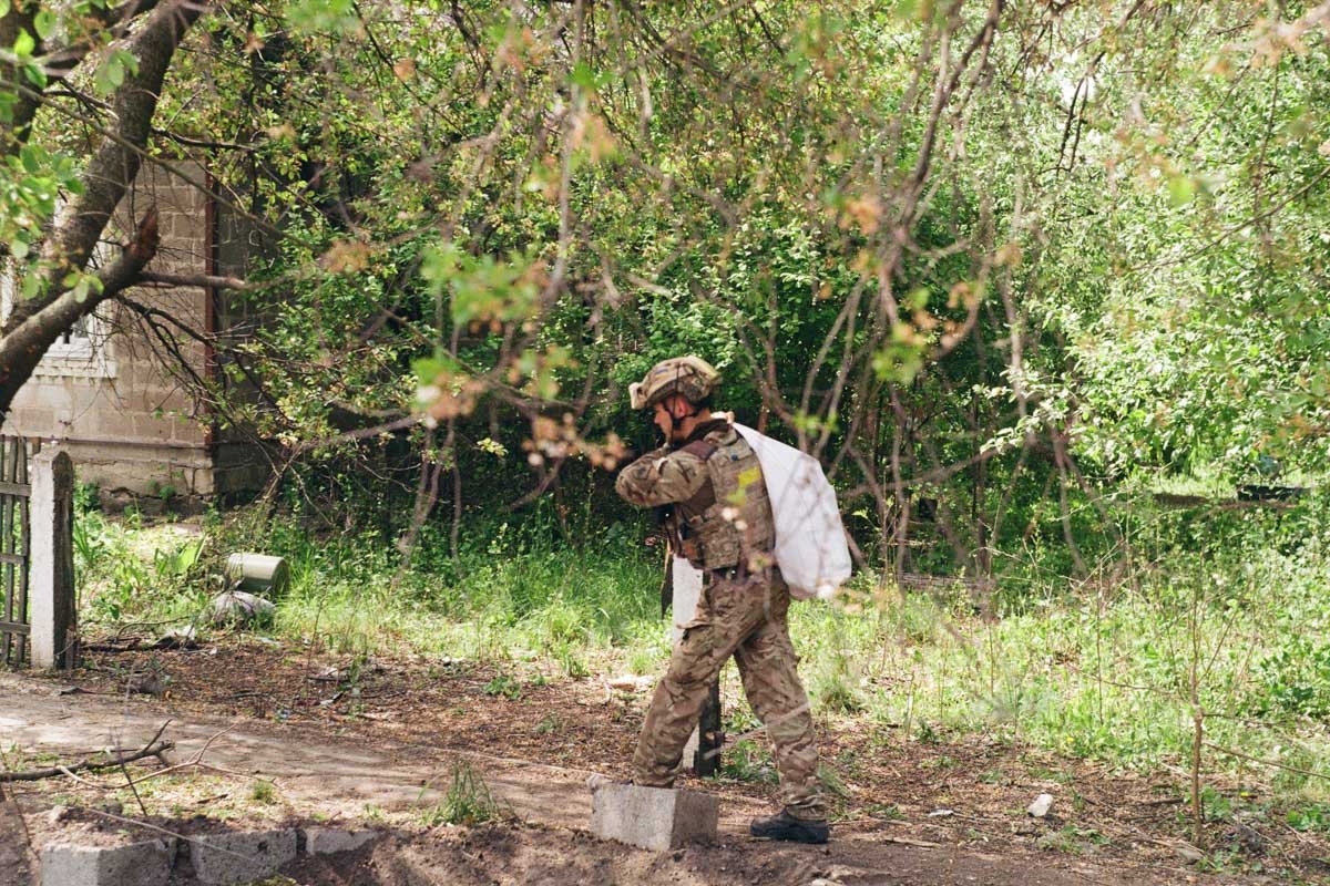 Война сквозь объектив: Защитник из Днепра поделился фотографиями с фронта, сделанными на пленку 20