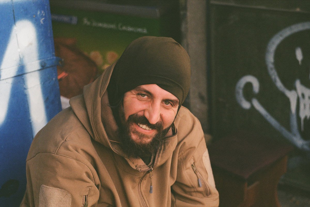 Война сквозь объектив: Защитник из Днепра поделился фотографиями с фронта, сделанными на пленку 24