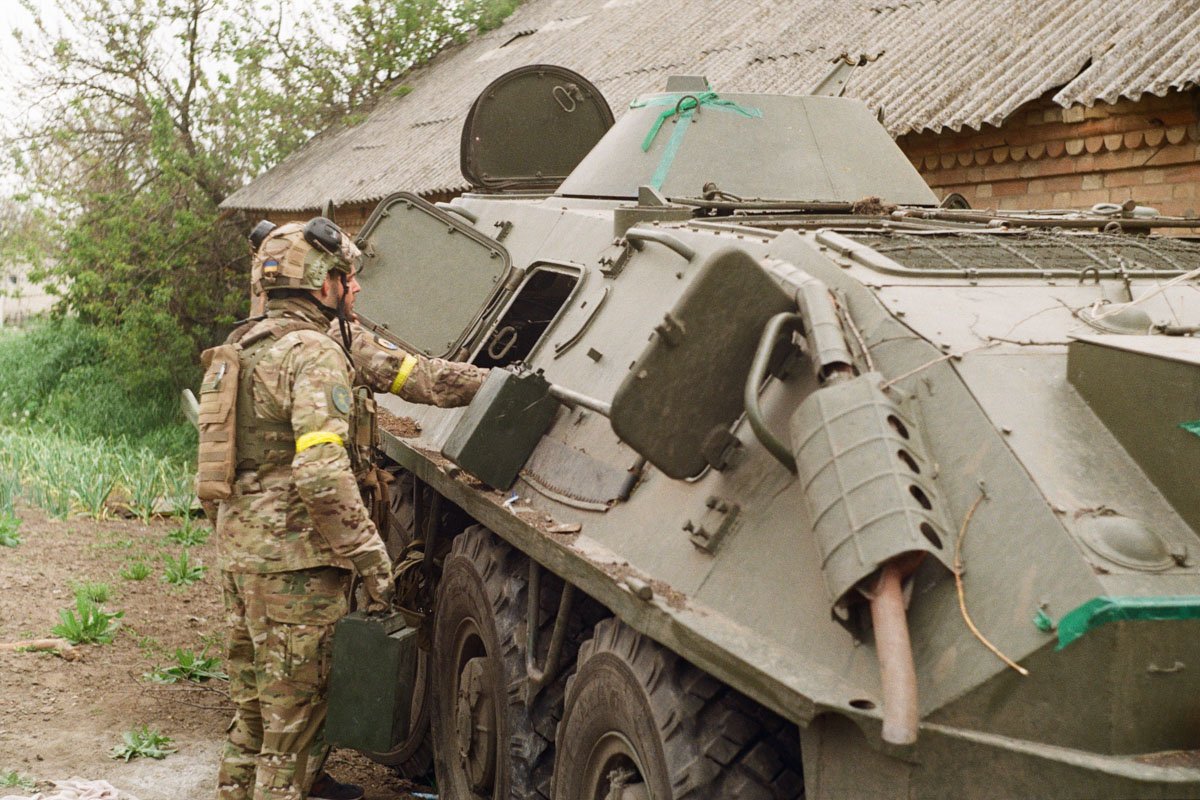 Война сквозь объектив: Защитник из Днепра поделился фотографиями с фронта, сделанными на пленку 28