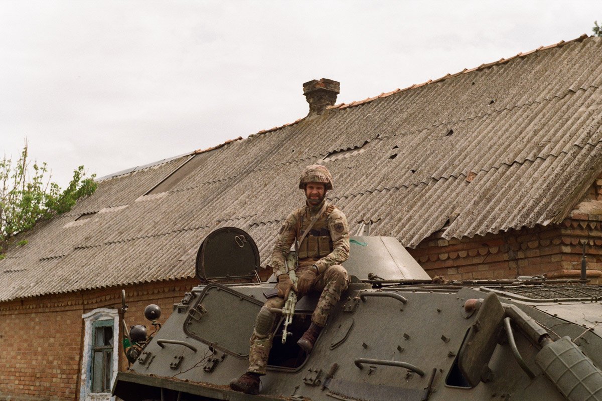 Война сквозь объектив: Защитник из Днепра поделился фотографиями с фронта, сделанными на пленку 31