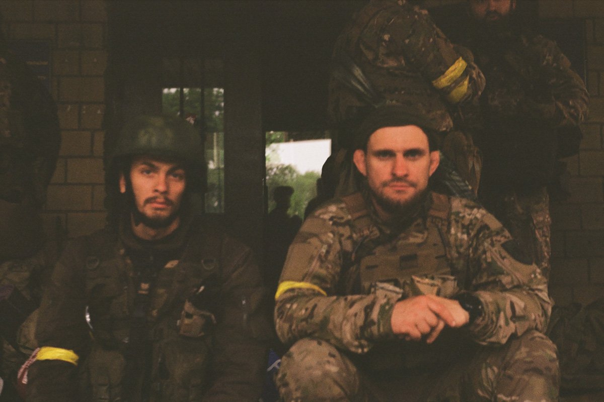 Война сквозь объектив: Защитник из Днепра поделился фотографиями с фронта, сделанными на пленку 33