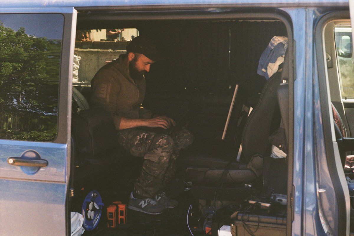 Война сквозь объектив: Защитник из Днепра поделился фотографиями с фронта, сделанными на пленку 39