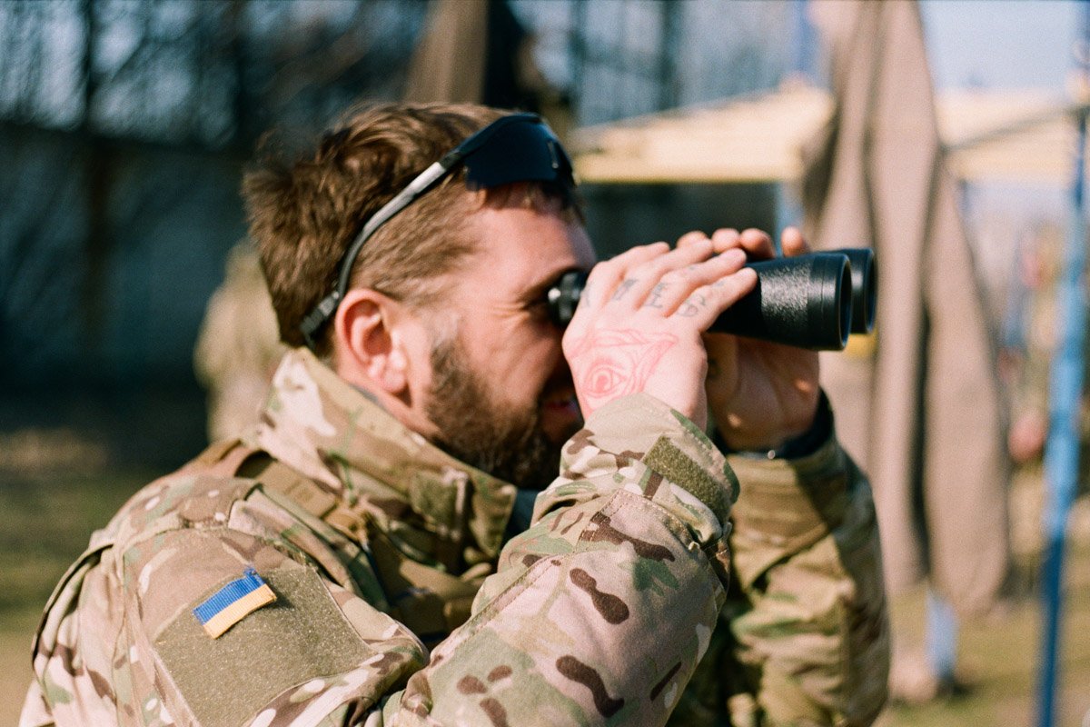 Война сквозь объектив: Защитник из Днепра поделился фотографиями с фронта, сделанными на пленку 47