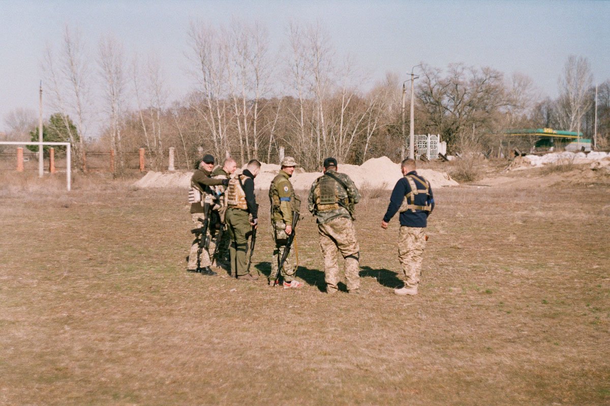 Война сквозь объектив: Защитник из Днепра поделился фотографиями с фронта, сделанными на пленку 49