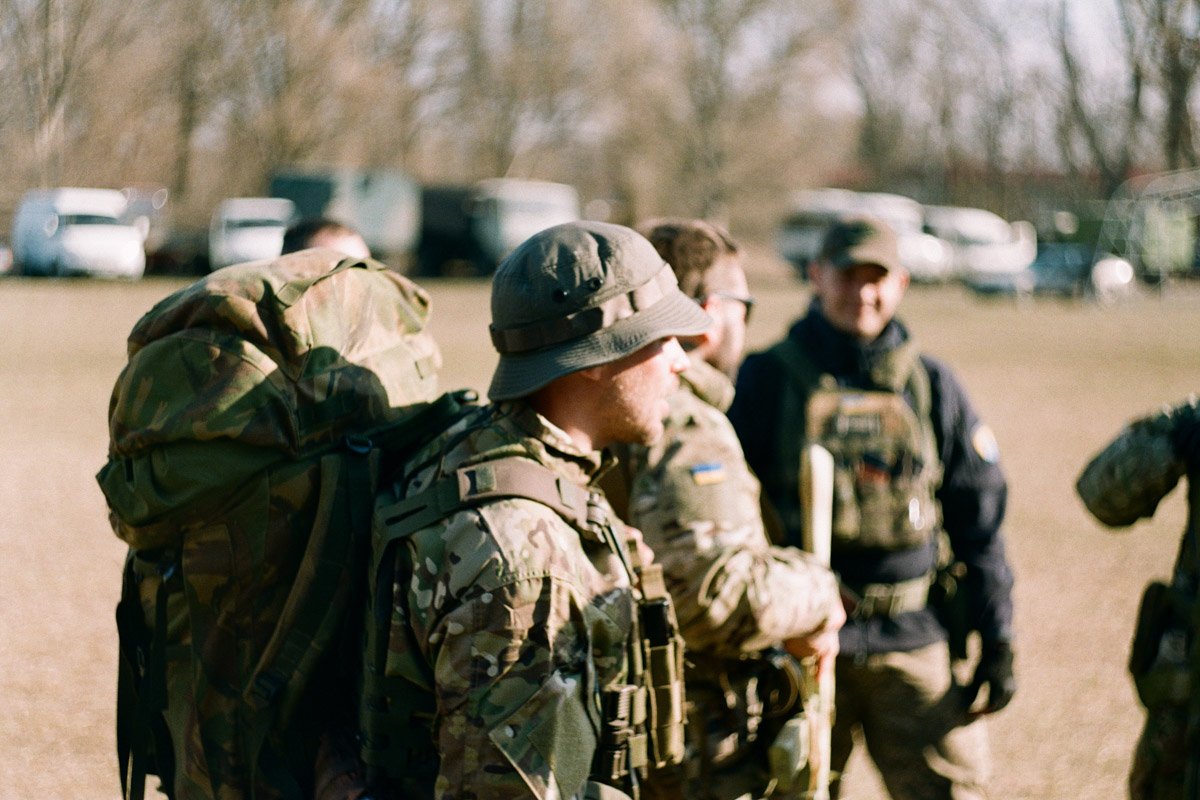 Война сквозь объектив: Защитник из Днепра поделился фотографиями с фронта, сделанными на пленку 50