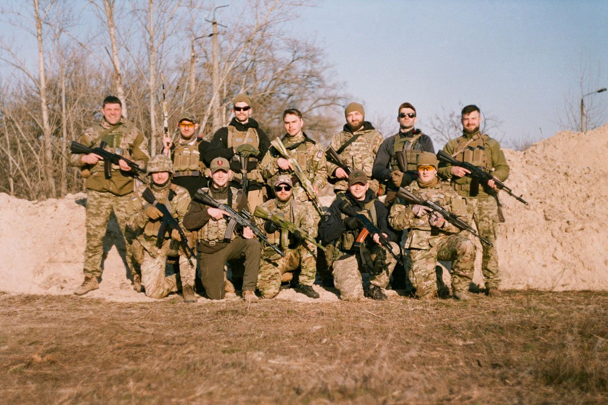 Война сквозь объектив: Защитник из Днепра поделился фотографиями с фронта, сделанными на пленку 52